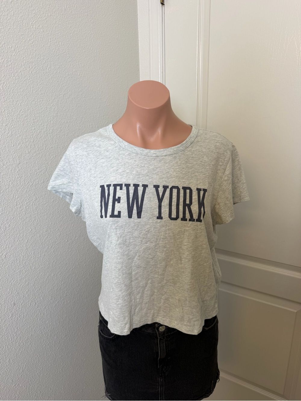 Hollister Light Gray 'New York' Short Sleeve Graphic Tee